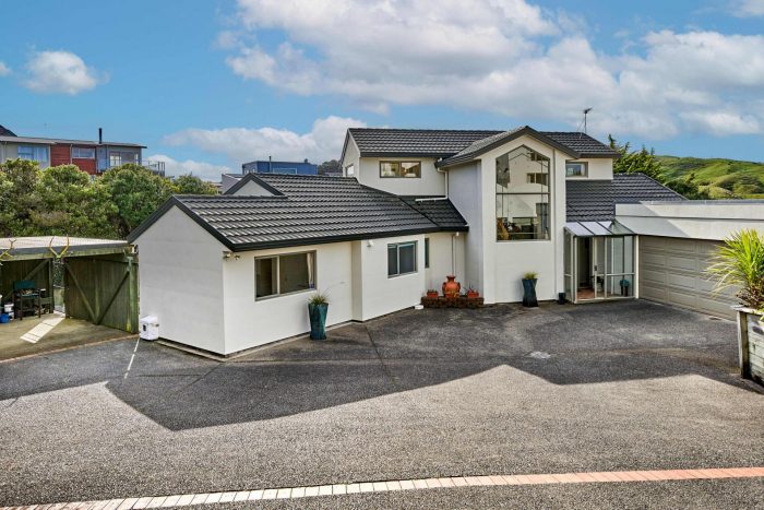 28 St Ives Drive, Camborne, Porirua, Wellington, 5026, New Zealand