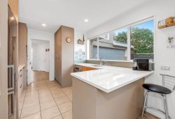 2/112 Golfland Drive, Golflands, Manukau City, Auckland, 2013, New Zealand