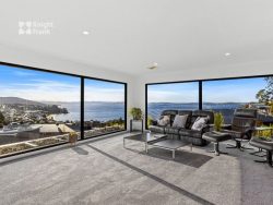 7 Bluebush Cres, Blackmans Bay TAS 7052, Australia