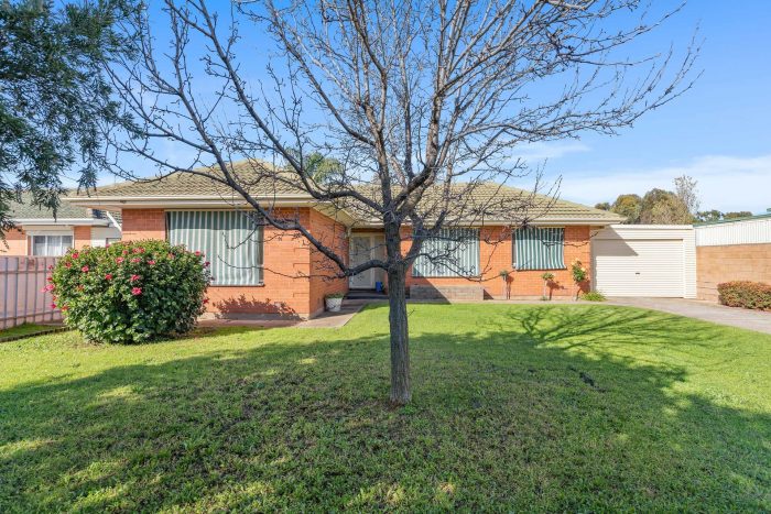 82 Whites Rd, Salisbury North SA 5108, Australia