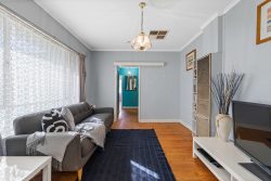 82 Whites Rd, Salisbury North SA 5108, Australia