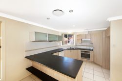 Unit 1/14 Debra Anne Dr, Bateau Bay NSW 2261, Australia