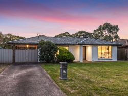 79 Delta Cres, Aberfoyle Park SA 5159, Australia