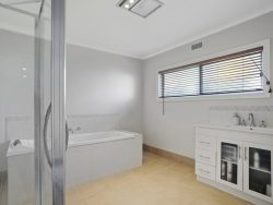 3 Garton St, Hamilton VIC 3300, Australia