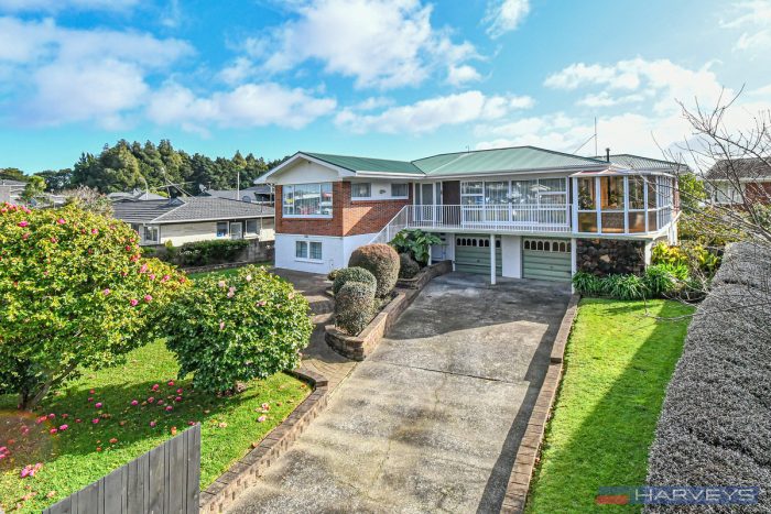 74 Grande Vue Road, Hill Park, Manukau City, Auckland, 2102, New Zealand