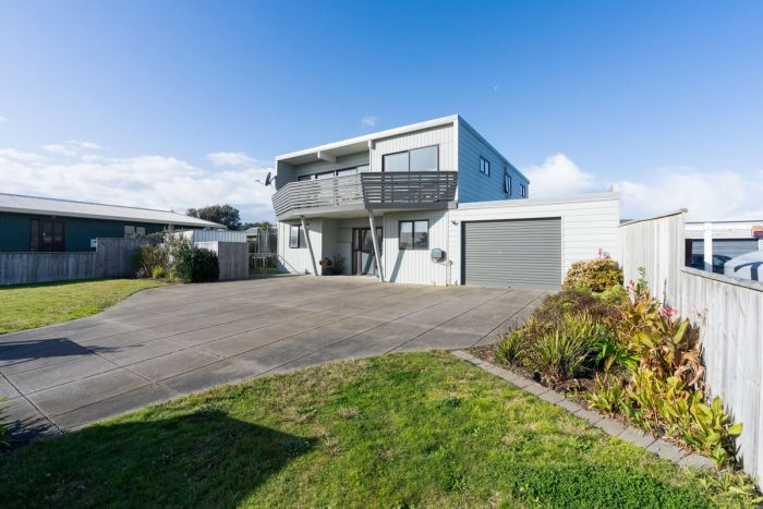 64 Kahukura Avenue, Waitarere Beach, Horowhenua, Manawatu / Whanganui, 5510, New Zealand