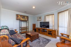 24 La Fontaine Ave, Lavington NSW 2641, Australia