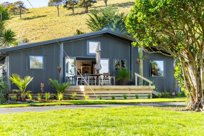 6 The Strand, Whakapirau, Kaipara, Northland 0583, New Zealand