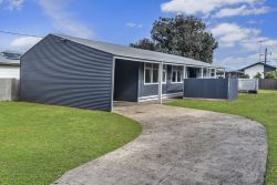 7 Walls Cres, Hamilton VIC 3300, Australia