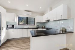 Unit 2/2 Weeks Cl, Rowville VIC 3178, Australia