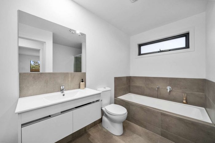 Unit 8/163 Branscombe Rd, Claremont TAS 7011, Australia