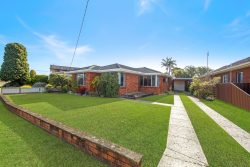 12 Camellia Cir, Woy Woy NSW 2256, Australia