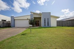 13 Argos St, Ooralea QLD 4740, Australia