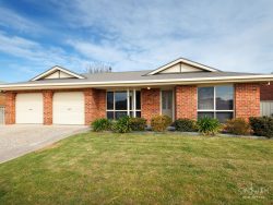 32 Koetong Cres, West Wodonga VIC 3690, Australia