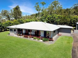 2 Larfield Cl, Atherton QLD 4883, Australia