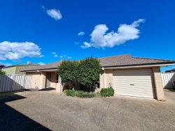 Unit 4/460 Parnall St, Lavington NSW 2641, Australia