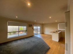 Unit 4/460 Parnall St, Lavington NSW 2641, Australia