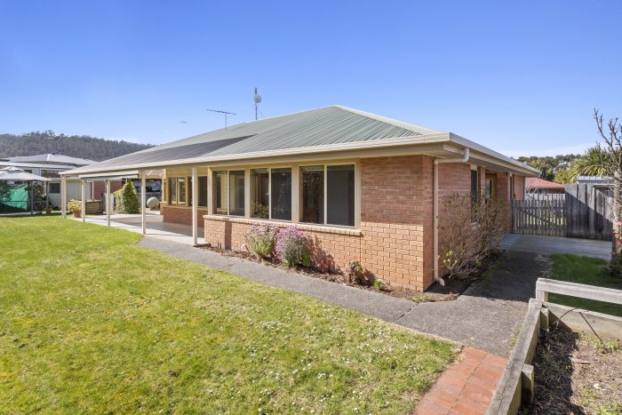 3 Manor Gardens, Kingston TAS 7050, Australia