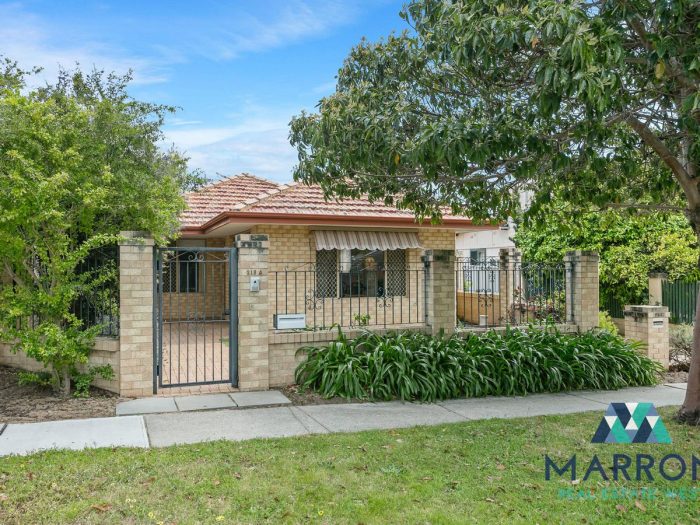 215A Ravenscar St, Doubleview WA 6018, Australia