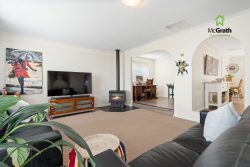 8 Coringle Cres, Hallett Cove SA 5158, Australia