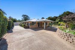 8 Ironbark Ct, Highfields QLD 4352, Australia