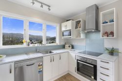 28 St Johns Terrace, Tawa, Wellington, 5028, New Zealand