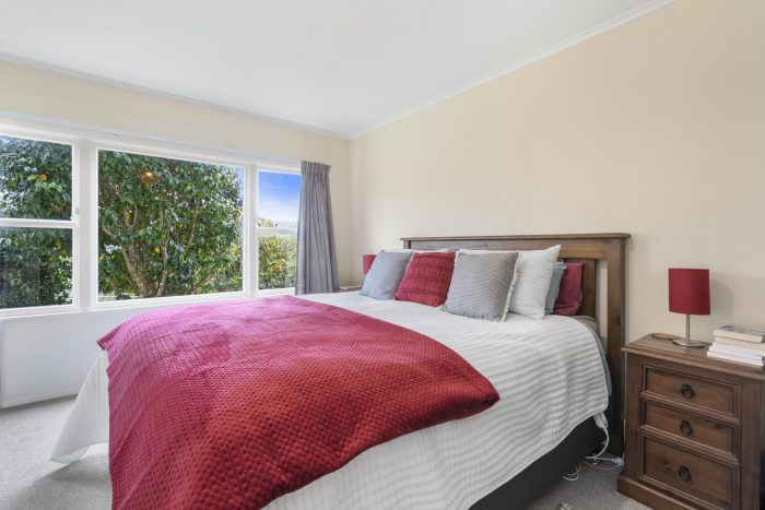 28 St Johns Terrace, Tawa, Wellington, 5028, New Zealand