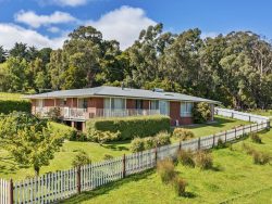 24 Alburys Rd, Huonville TAS 7109, Australia