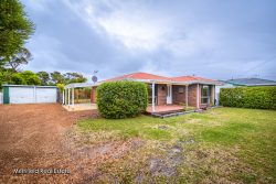 42 Ardross Crescent Collingwood Park WA 6330, Australia