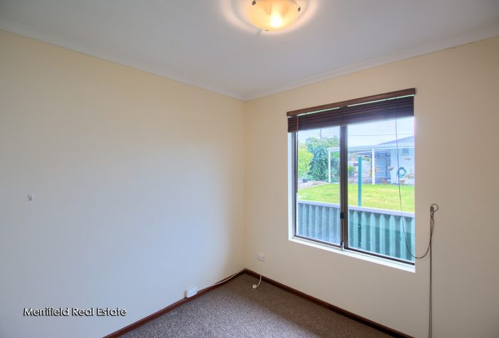 42 Ardross Crescent Collingwood Park WA 6330, Australia