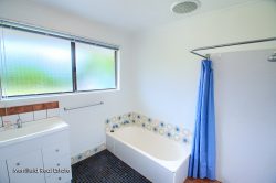 42 Ardross Crescent Collingwood Park WA 6330, Australia