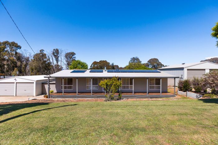 12 Bonza Cres, Batlow NSW 2730, Australia