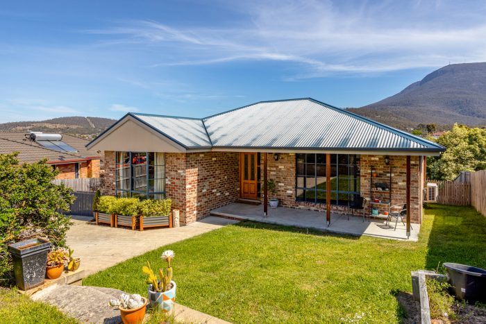 8 Cranswick Court Lenah Valley TAS 7008, Australia