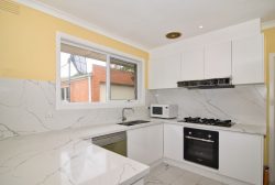 10 Daphne St Doncaster East VIC 3109, Australia