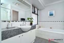 5 Anzac St Bayswater WA 6053, Australia