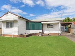 1 Pearce Avenue Toukley NSW 2263, Australia