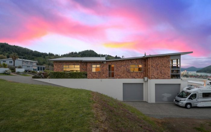 26 Gravesend Place, Picton, Marlborough, 7220, New Zealand