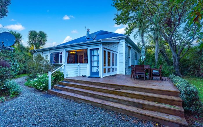 8 Oxford Street, Picton, Marlborough, 7220, New Zealand