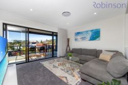 4 Rowan Cres, Merewether NSW 2291, Australia