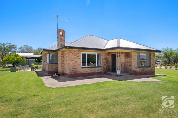 19 Bowens Ln, Norong VIC 3682, Australia