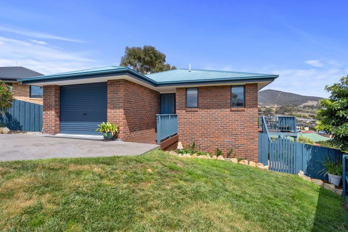 27 Brendan Cres, Austins Ferry TAS 7011, Australia