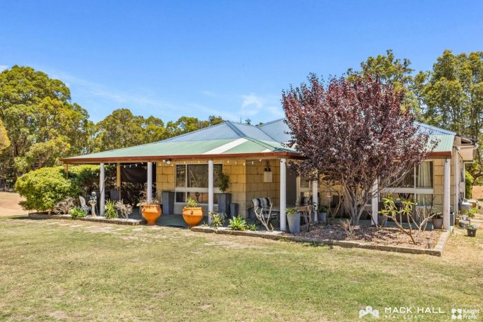 18 Persoonia Cl, Gidgegannup WA 6083, Australia