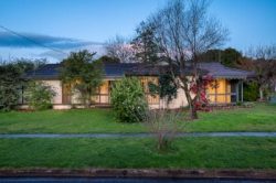 2 Mirabelle Ct, Wodonga VIC 3690, Australia