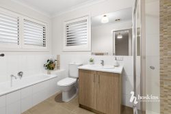 1B Arthur Pl, Croydon VIC 3136, Australia