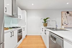 21 Coonara Ave, Seaford VIC 3198, Australia