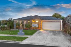 4 Brookside Dr, Mount Clear VIC 3350, Australia