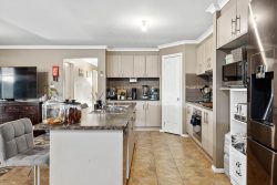 4 Brookside Dr, Mount Clear VIC 3350, Australia