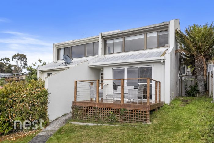 Unit 1/47 Calder Cres, Blackmans Bay TAS 7052, Australia