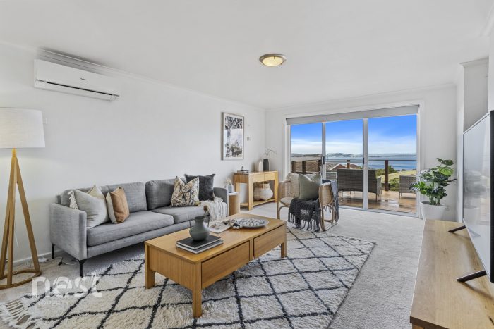 Unit 1/47 Calder Cres, Blackmans Bay TAS 7052, Australia