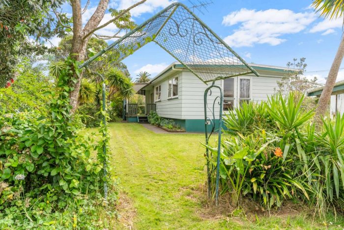 8 Depot Road, Paparoa, Kaipara, Northland, 0571, New Zealand